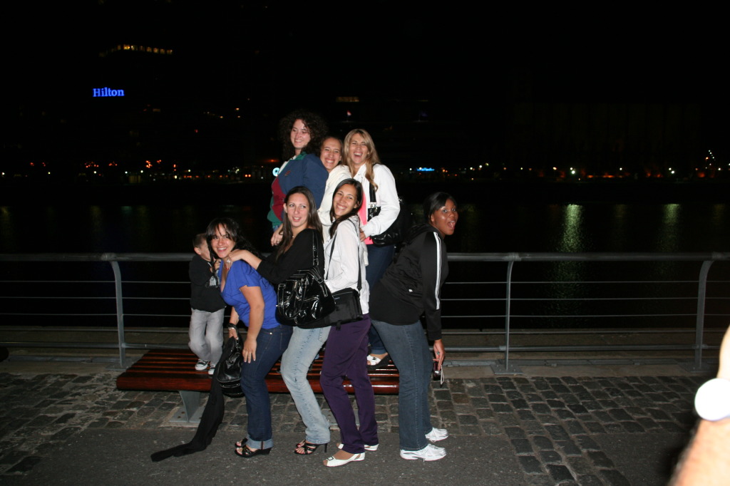 2009/03(March)/Argentina/7-Buenos-Aires-evening/1024x768_2009-03-16-Argentina-Buenos-Aires-27-Rodrigo-Fernanda-Suzi-Lucila-Laura-Adriana-Marianela-Diane.JPG