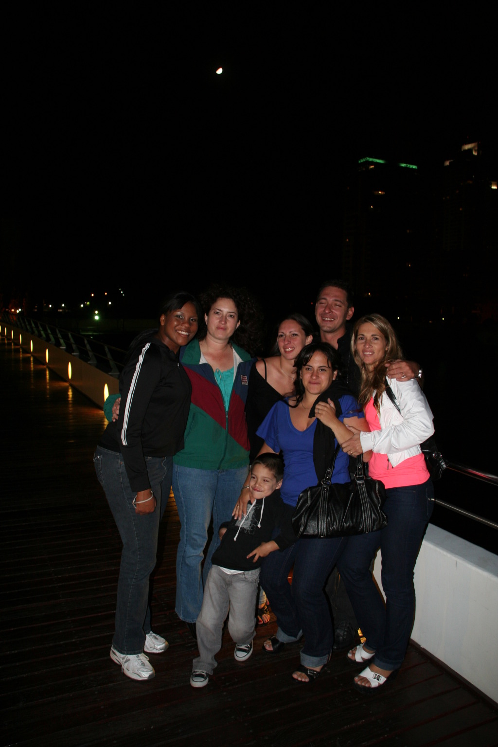 2009/03(March)/Argentina/7-Buenos-Aires-evening/1024x768_2009-03-16-Argentina-Buenos-Aires-42-Diane-Suzi-Laura-Fernanda-Ruben-Adriana-Rodrigo.JPG