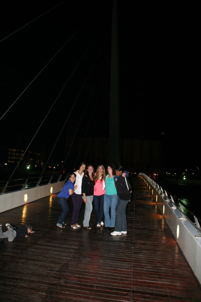 2009/03(March)/Argentina/7-Buenos-Aires-evening/640x480_2009-03-16-Argentina-Buenos-Aires-34-Fernanda-Marianela-Laura-Adriana-Suzi-Diane.JPG
