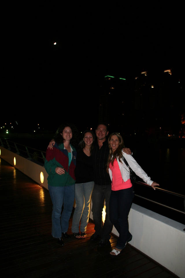 2009/03(March)/Argentina/7-Buenos-Aires-evening/640x480_2009-03-16-Argentina-Buenos-Aires-39-Suzi-Laura-Ruben-Adriana.JPG