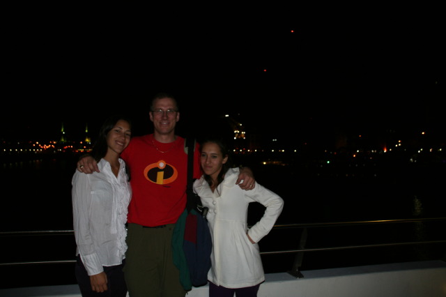 2009/03(March)/Argentina/7-Buenos-Aires-evening/640x480_2009-03-16-Argentina-Buenos-Aires-48-Marianela-Travis-Lucila.JPG