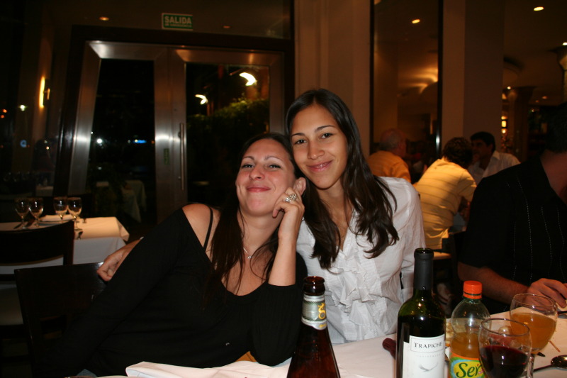 2009/03(March)/Argentina/7-Buenos-Aires-evening/800x600_2009-03-16-Argentina-Buenos-Aires-09-Laura-Marianela.JPG