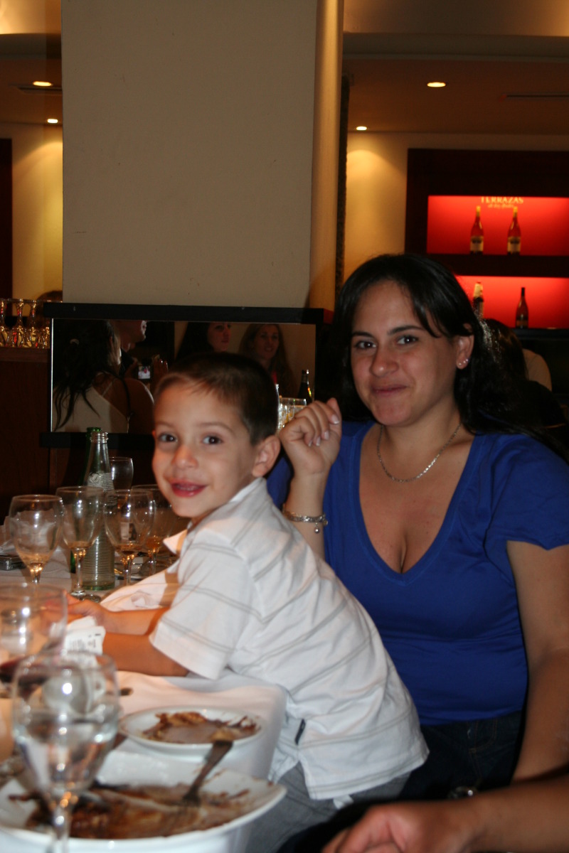 2009/03(March)/Argentina/7-Buenos-Aires-evening/800x600_2009-03-16-Argentina-Buenos-Aires-17-Rodrigo-Fernanda.JPG