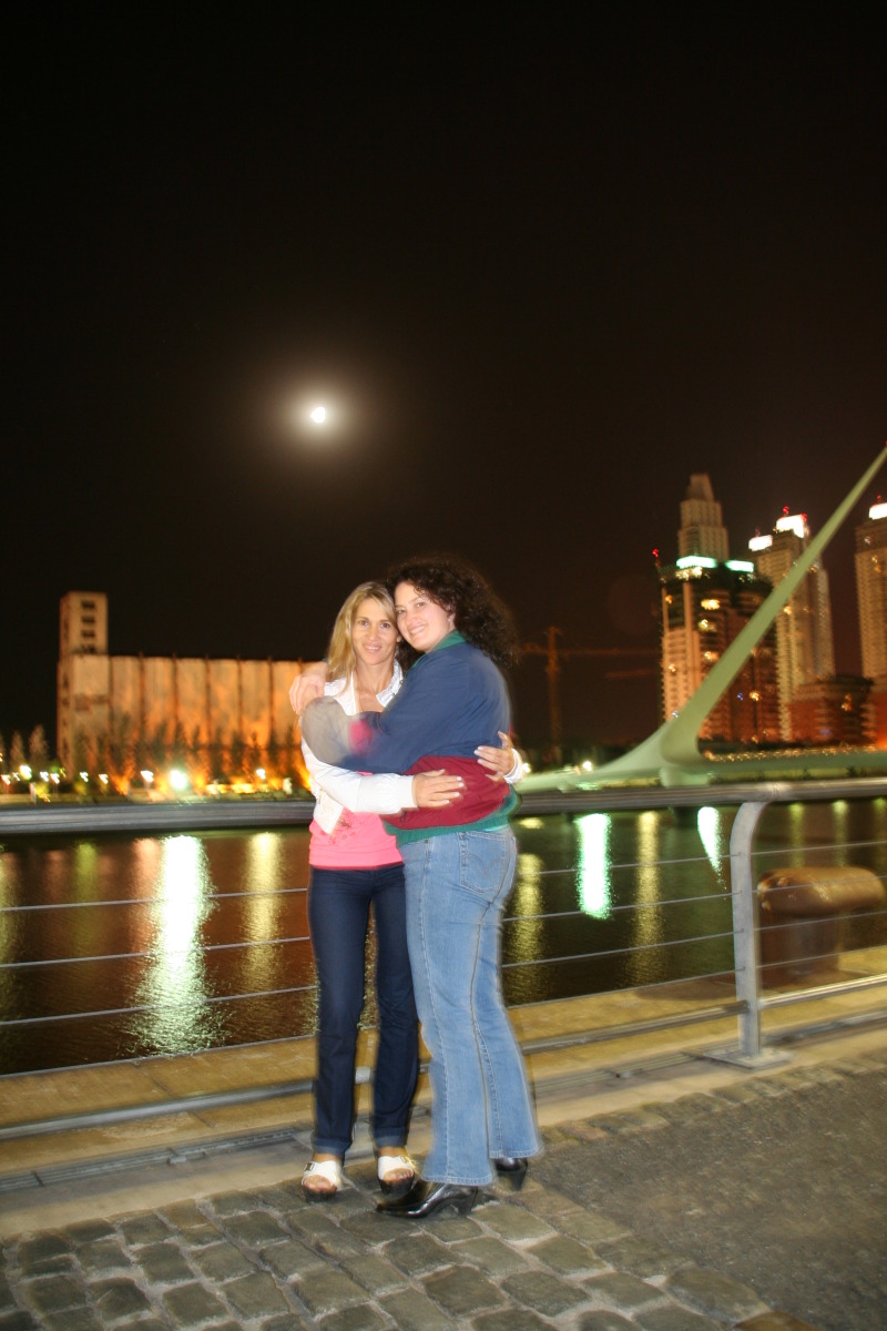 2009/03(March)/Argentina/7-Buenos-Aires-evening/800x600_2009-03-16-Argentina-Buenos-Aires-24-Adriana-Suzi.JPG