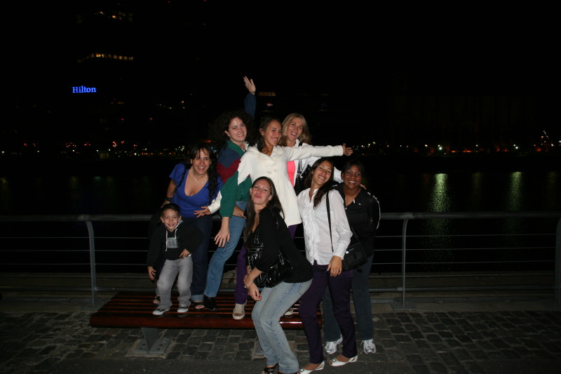 2009/03(March)/Argentina/7-Buenos-Aires-evening/800x600_2009-03-16-Argentina-Buenos-Aires-25-Rodrigo-Fernanda-Suzi-Lucila-Laura-Adriana-Marianela-Diane.JPG
