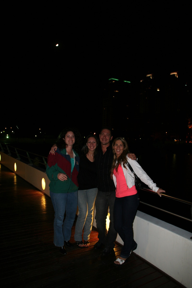 2009/03(March)/Argentina/7-Buenos-Aires-evening/800x600_2009-03-16-Argentina-Buenos-Aires-39-Suzi-Laura-Ruben-Adriana.JPG