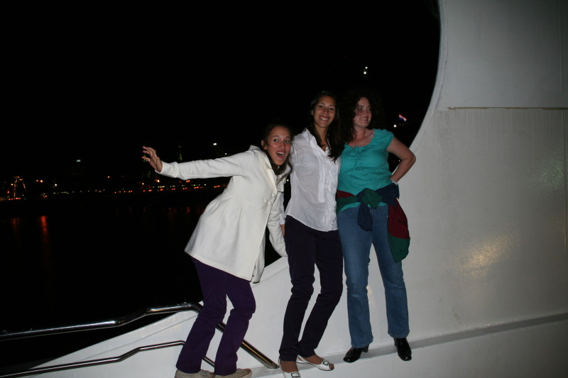 2009/03(March)/Argentina/7-Buenos-Aires-evening/800x600_2009-03-16-Argentina-Buenos-Aires-51-Lucila-Marianela-Suzi.JPG