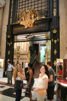2008-03-18-Argentina-Buenos-Aires-shopping-13-Adriana-Diane-Suzi-Mark.JPG