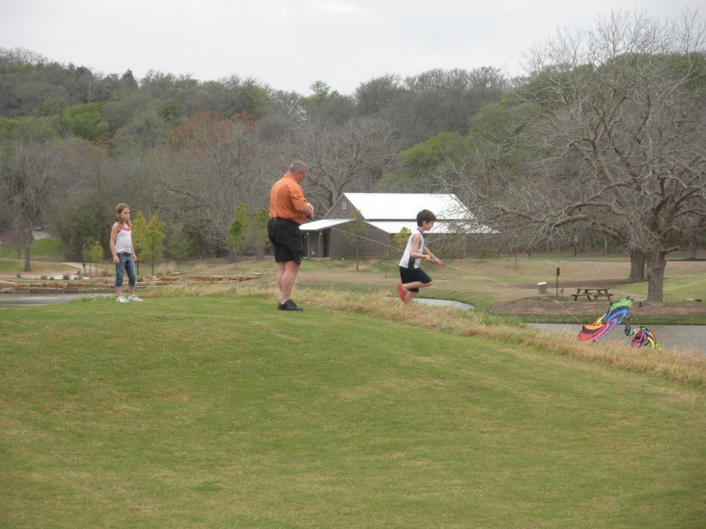 2009-03-11-Hyatt-Hillcountry-Bastrop-03-Kite-Kyla-Jim-Dax.jpg
