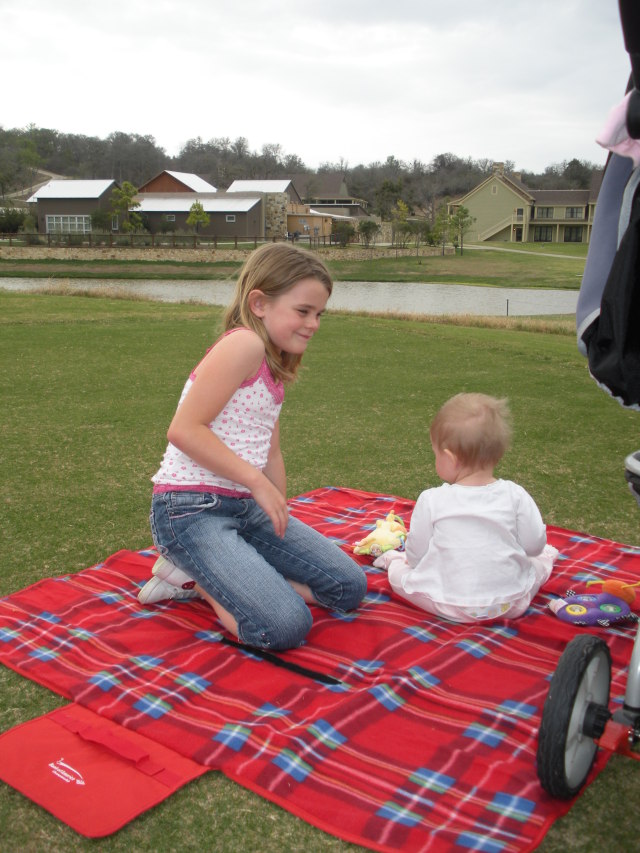 2009-03-11-Hyatt-Hillcountry-Bastrop-04-Kite-Kyla-Sydney.jpg