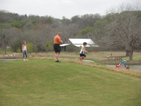 2009-03-11-Hyatt-Hillcountry-Bastrop-03-Kite-Kyla-Jim-Dax.jpg