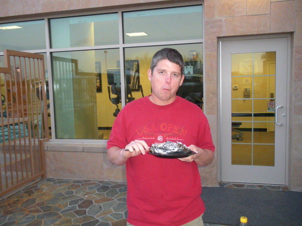 2009/03(March)/ITOC-Phoenix-training/1024x768_2009-03-26-ITOC-Phoenix-Marriott-07-R5-cookout-Bill.JPG
