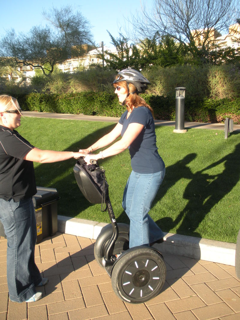 2009/03(March)/ITOC-Phoenix-training/800x600_2009-03-24-ITOC-Phoenix-06-Segway-Barbie.JPG