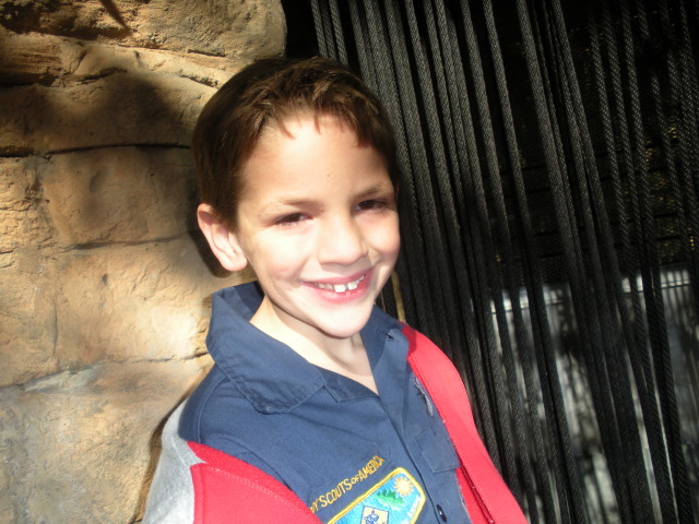 2009-03-11-Pack409-San-Antonio-zoo-10-Case.jpg