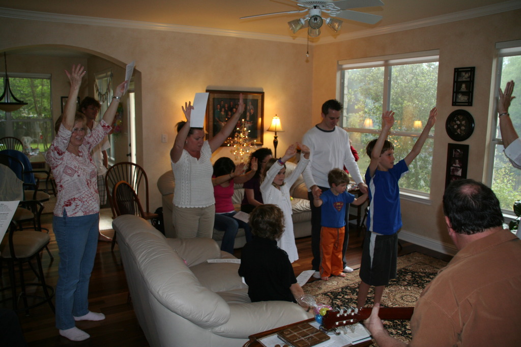 2009/04(April)/Easter/1024x768_2009-04-12-Easter-17-Janeen-Katie-Heather-Suzi-Kyla-Josh-Ian-Chance.JPG