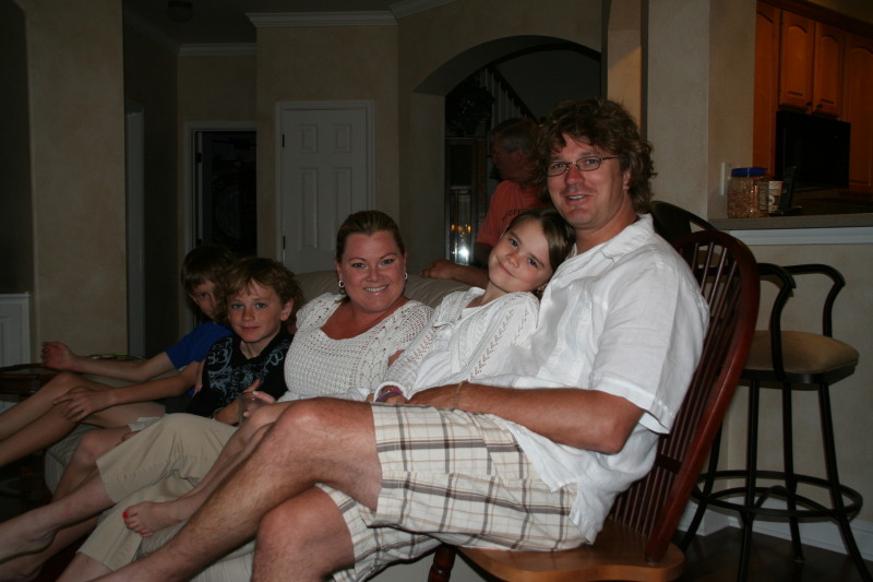 2009/04(April)/Easter/800x600_2009-04-12-Easter-11-Chance-Vale-Katie-Kyla-Justin.JPG