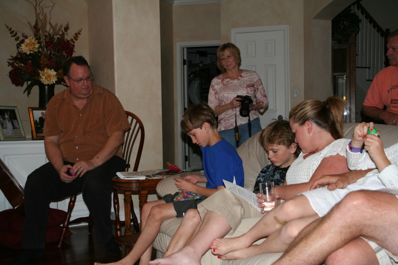 2009/04(April)/Easter/800x600_2009-04-12-Easter-15-Tom-Chance-Janeen-Vale-Katie.JPG