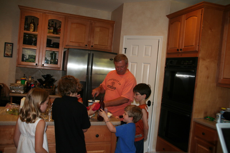 2009/04(April)/Easter/800x600_2009-04-12-Easter-26-Kyla-Vale-Jim-Ian-Dax.JPG