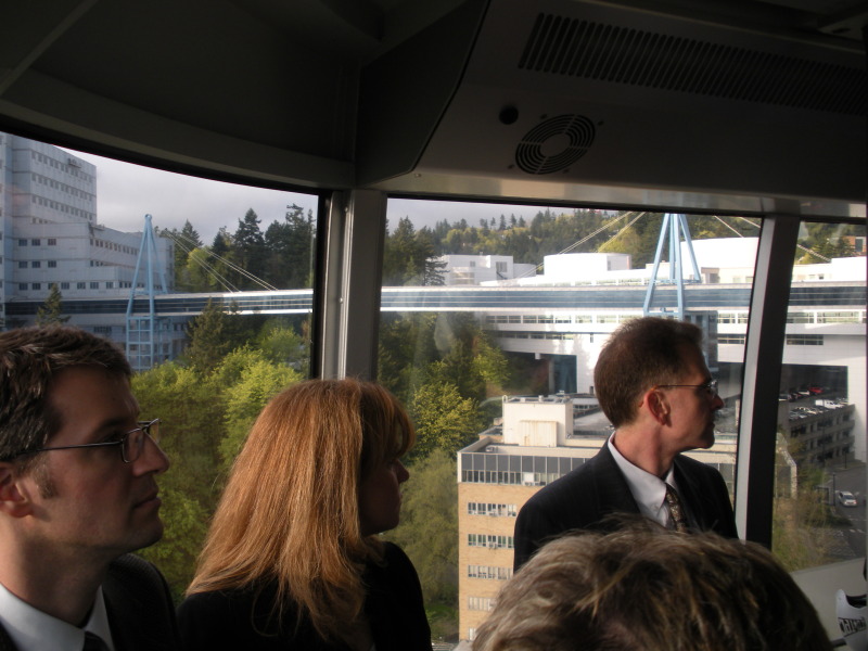 2009/04(April)/ITOC-Portland/800x600_2009-04-22-ITOC-Portland-OR-08-Gondola-Troy-Deb-Rob.JPG
