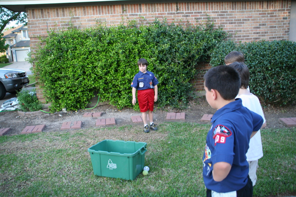 2009/04(April)/Pack409-Den1-Physical-Fitness/1024x768_2009-04-01-Pack409-Den1-Physical-Fitness-28-9hole-golf-Logan-CJ.JPG