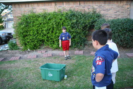 2009-04-01-Pack409-Den1-Physical-Fitness-28-9hole-golf-Logan-CJ.JPG