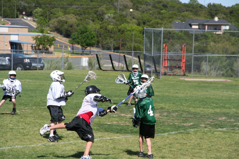 2009/04(April)/Vale-LaCrosse/800x600_2009-04-05-Vale-LaCrosse-043-passing.JPG
