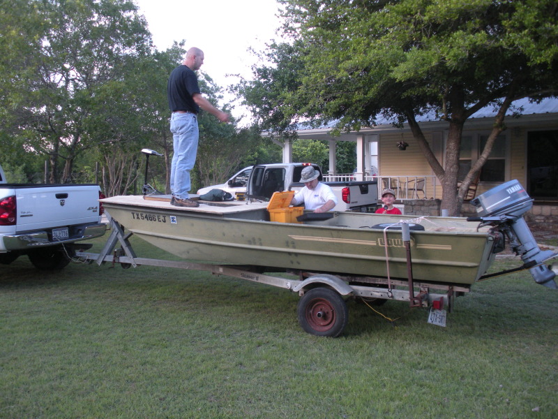 2009/05(May)/Bow-Fishing-Lake-Waco/2009-05-22-Bow-Fishing-1-Mike-Colton.JPG