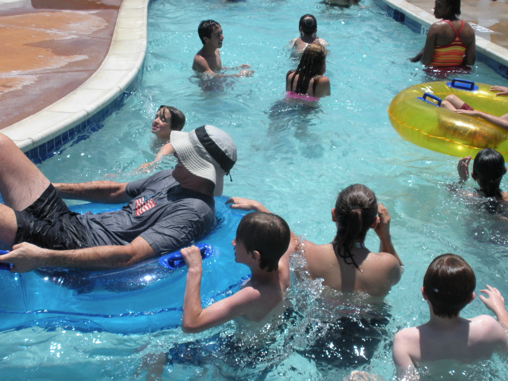 2009/05(May)/Veterans-Day-service-and-pool/1024x768_2009-05-25-Veterans-Day-15-Pool-Travis-Chance.JPG