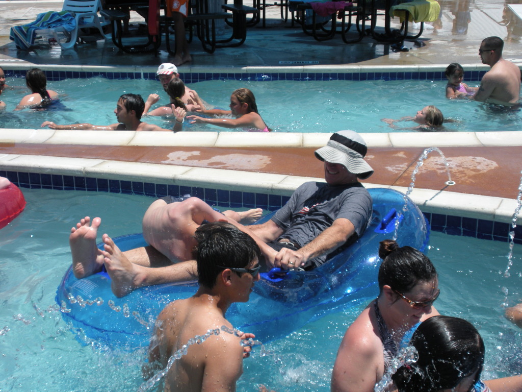 2009/05(May)/Veterans-Day-service-and-pool/1024x768_2009-05-25-Veterans-Day-20-Pool-Travis-Chance.JPG