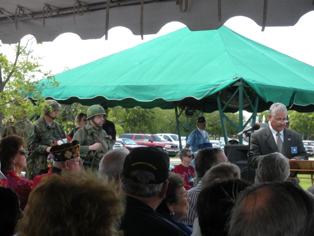 2009/05(May)/Veterans-Day-service-and-pool/640x480_2009-05-25-Veterans-Day-04-Service-in-Pflugerville.JPG