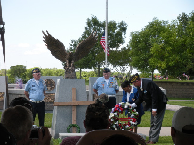2009/05(May)/Veterans-Day-service-and-pool/640x480_2009-05-25-Veterans-Day-05-Service-in-Pflugerville.JPG