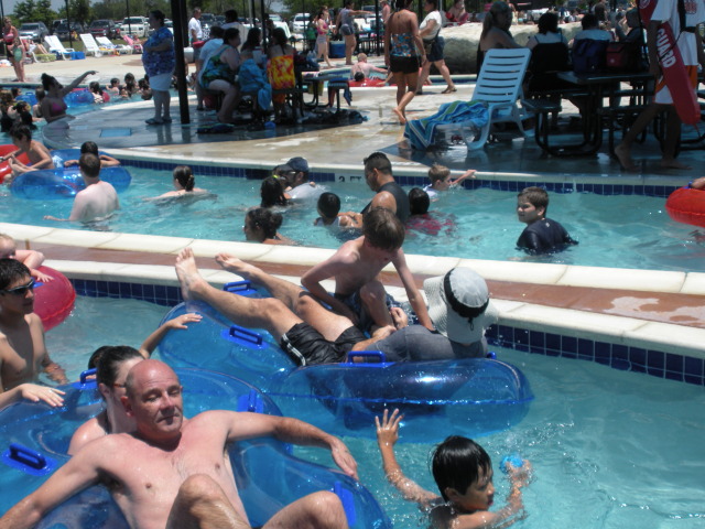 2009/05(May)/Veterans-Day-service-and-pool/640x480_2009-05-25-Veterans-Day-19-Pool-Travis-Chance.JPG