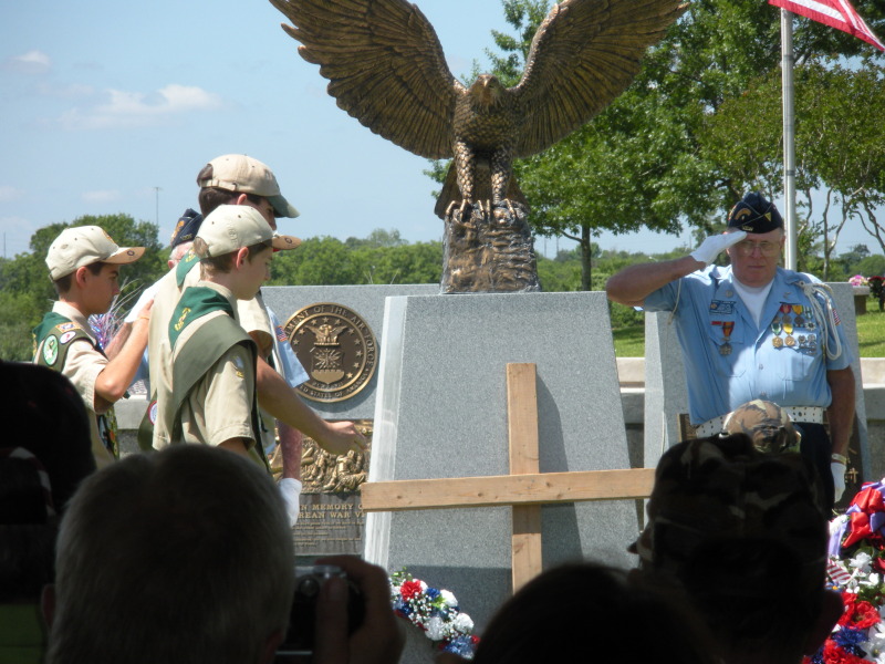 2009/05(May)/Veterans-Day-service-and-pool/800x600_2009-05-25-Veterans-Day-08-Service-in-Pflugerville.JPG