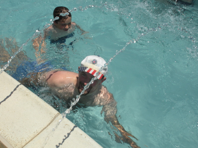 2009/05(May)/Veterans-Day-service-and-pool/800x600_2009-05-25-Veterans-Day-27-Pool-Ren.JPG