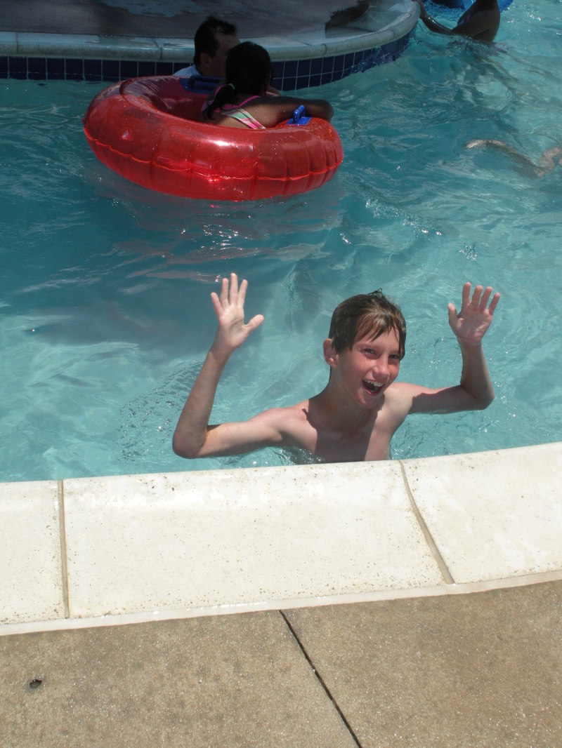 2009/05(May)/Veterans-Day-service-and-pool/800x600_2009-05-25-Veterans-Day-28-Pool-Chance.JPG