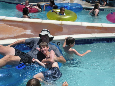 2009-05-25-Veterans-Day-17-Pool-Travis-Chance.JPG