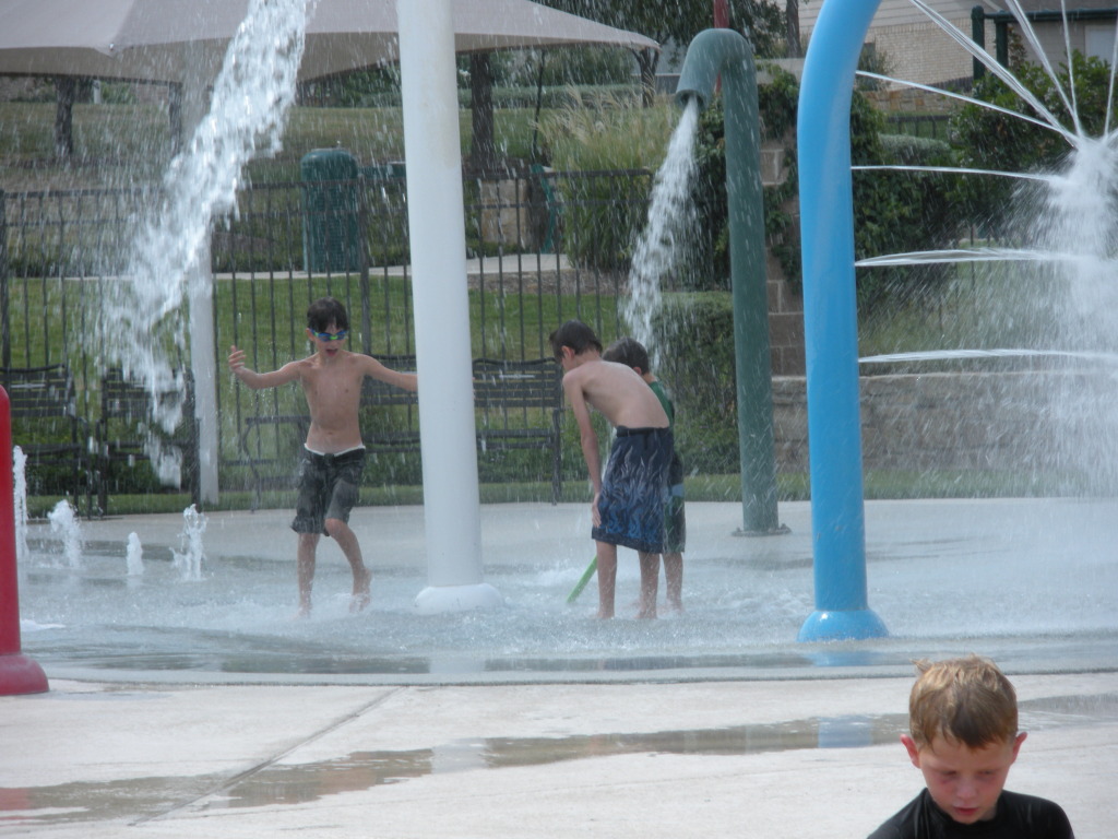 2009/06(June)/MISC/1024x768_2009-06-26-Falcon-Point-pool-2-Dax-Chance-BJ.JPG
