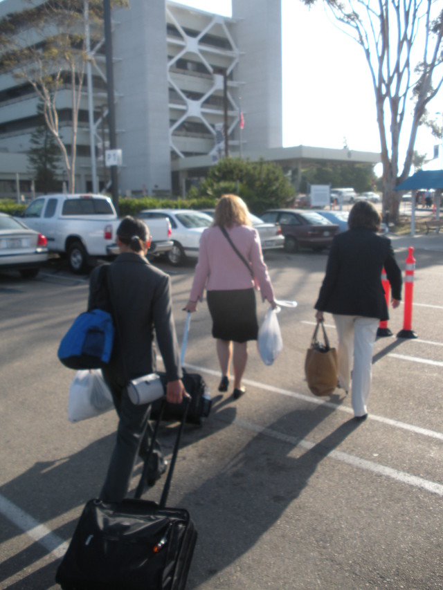 2009-07-09-ITOC-San-Diego-CA-02-Lorie-Deb-Lydia-plastic-bags.JPG