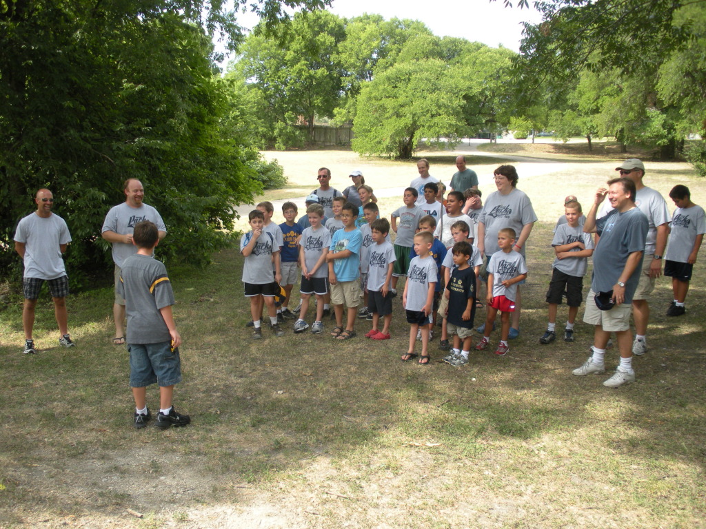 2009/07(July)/Pack409-park/1024x768_2009-07-18-Pack409-park-02-Flag-ceremony.JPG