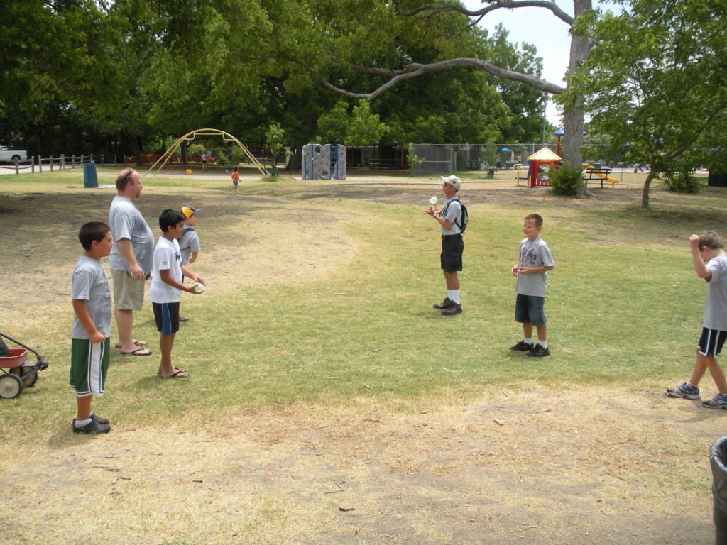 2009-07-18-Pack409-park-58-water-balloon-toss.JPG