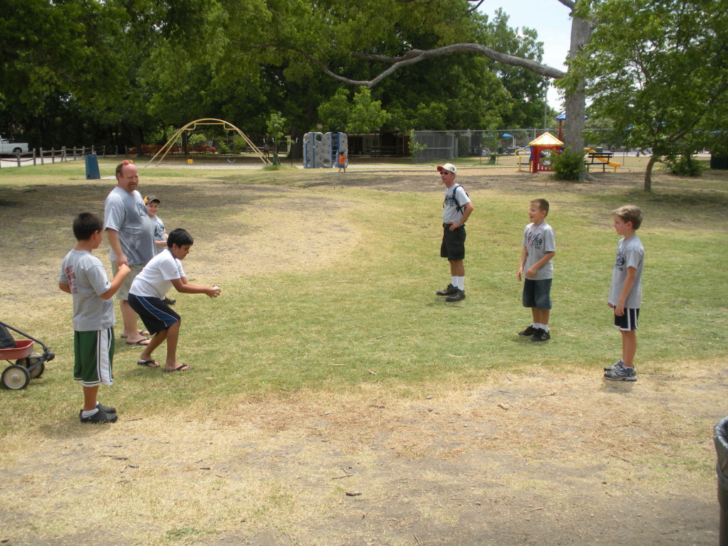 2009-07-18-Pack409-park-59-water-balloon-toss.JPG