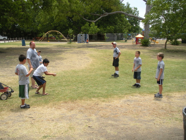 2009-07-18-Pack409-park-59-water-balloon-toss.JPG