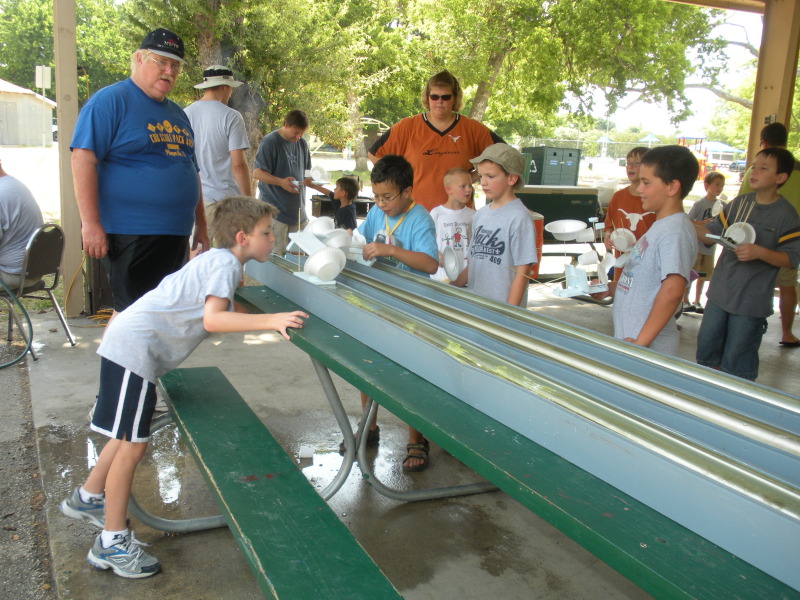 2009/07(July)/Pack409-park/800x600_2009-07-18-Pack409-park-37-boat-races-Andrew-Sebastian_Case-CJ.JPG