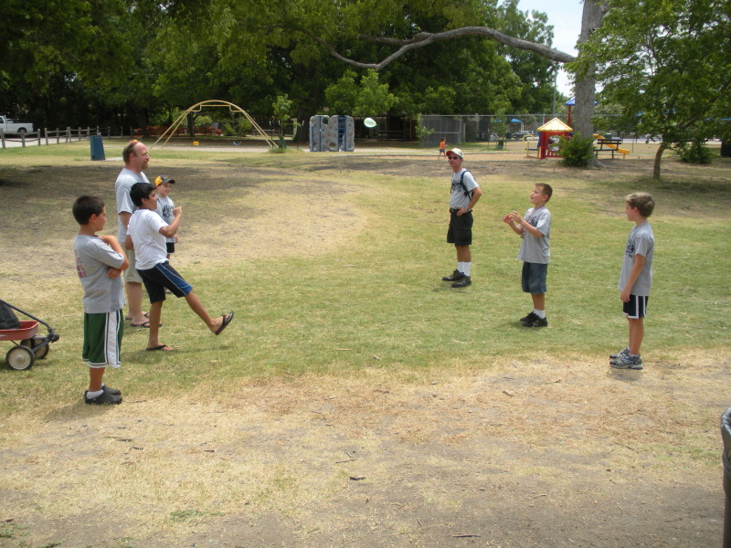 2009/07(July)/Pack409-park/800x600_2009-07-18-Pack409-park-60-water-balloon-toss.JPG