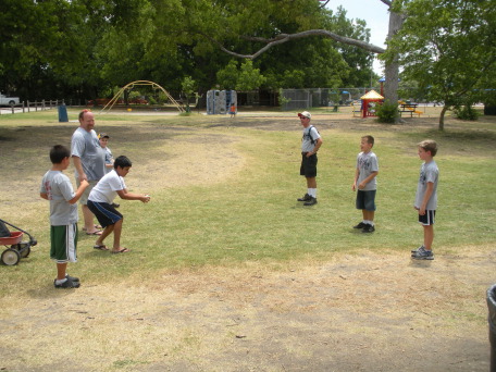 2009-07-18-Pack409-park-59-water-balloon-toss.JPG