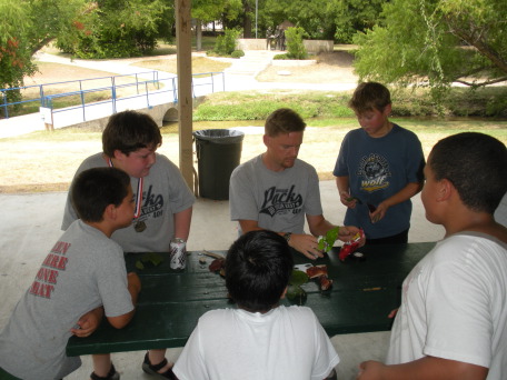 2009-07-18-Pack409-park-64-find-the-matches-Thomas-CJ-Chris.JPG