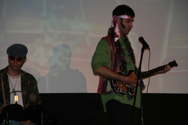 2009/09(September)/Beatles-RockBand-at-Alamo-Drafthouse/640x480_2009-09-20-Beatles-RockBand-Alamo-Drafthouse-21-Chris-Stan.JPG