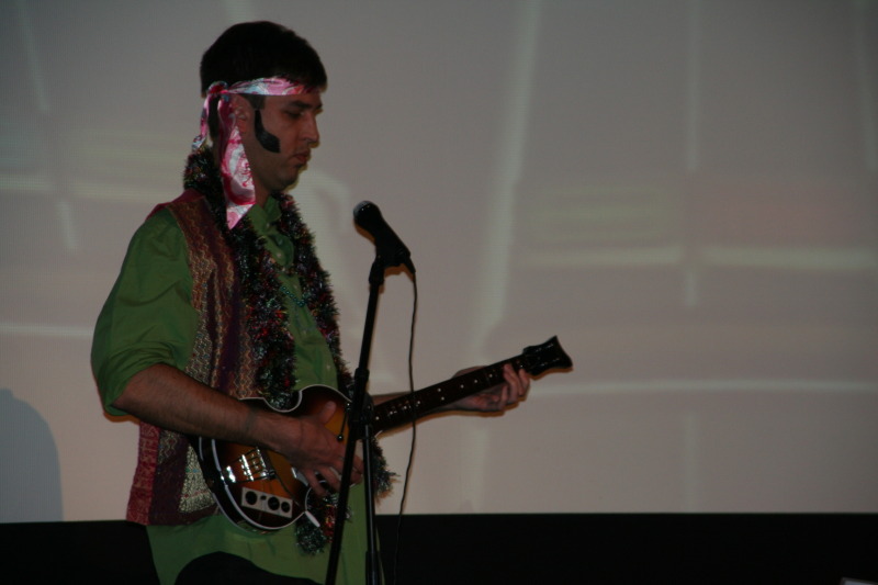 2009/09(September)/Beatles-RockBand-at-Alamo-Drafthouse/800x600_2009-09-20-Beatles-RockBand-Alamo-Drafthouse-22-Stan.JPG