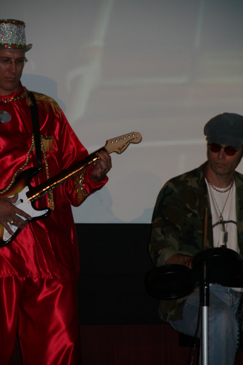 2009/09(September)/Beatles-RockBand-at-Alamo-Drafthouse/800x600_2009-09-20-Beatles-RockBand-Alamo-Drafthouse-23-Travis-Chris.JPG