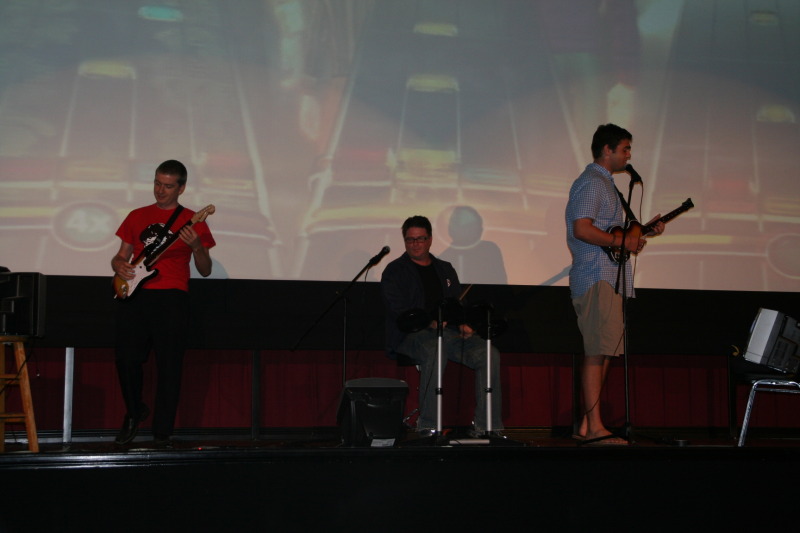 2009/09(September)/Beatles-RockBand-at-Alamo-Drafthouse/800x600_2009-09-20-Beatles-RockBand-Alamo-Drafthouse-29.JPG